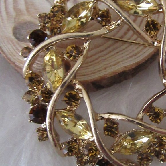 Vintage Autumn Garland Brooch - Fall themed, yellow and brown sparking brooch - Picture 3 of 4